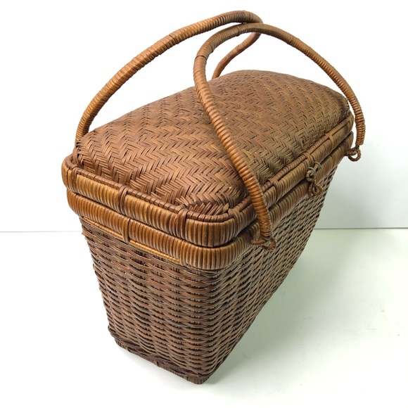 Vintage Brown Delicate Woven Wicker Storage Basket Double Handles Hinged Lid - Picture 4 of 6